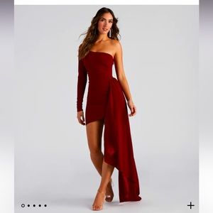 Super cute formal dress size small!!